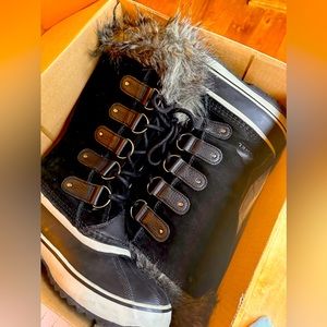 Sorel Joan of Arc Boots - like new!!